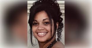 Iris Newell's Instagram, Twitter & Facebook