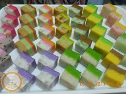 There are several variations of the cake tray, there are 20 recipes that are made to arouse your taste. Honeyzdelights Kek Dan Coklat Di Batu Caves Selangor