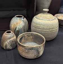 越前焼の展示作品のハイライト—薪窯と漆をほどこす