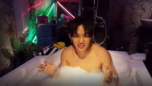 Moreover, there are similarities in what hyunsik and his coordi posted on their instagram account, such as phone case, pants, listening to the same song, and attending the same exhibitions. Btob Hyunsik Took A Bath Live On Camera For His Fans Koreaboo