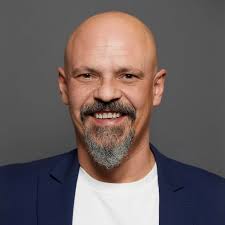 Bajo tierra seca', el explosivo thriller rural con el que César Pérez  Gellida se une a Los Vengadores de la novela negra española