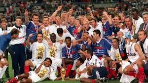 ทีมชาติฝรั่งเศส ดีกรีแชมป์ฟุตบอลโลก 2 สมัย ในปี 1998, 2018 และแชมป์ฟุตบอลยูโร 2 สมัย ในปี 1984, 2000 ปัจจุบันฝรั่งเศสอยู่ในอันดับ 2 ของโลก. à¸ à¸¬à¸² World Cup Memories à¸—à¸³à¹€à¸™ à¸¢à¸šà¹à¸Šà¸¡à¸› à¸Ÿ à¸•à¸šà¸­à¸¥à¹‚à¸¥à¸ à¸› 1998 à¸à¸£ à¸‡à¹€à¸¨à¸ª