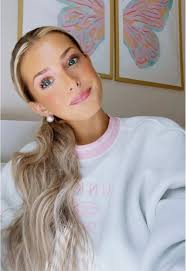 Bella Crowell (@bmcrowell)