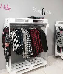 Wie Das Diy Feeling Dieser Paletten Verkaufsregale Display Diy Feel P Miray Kadin Ayakkabilari Wohnzim Palet Mobilya Tahta Palet Mobilya Palet Ev