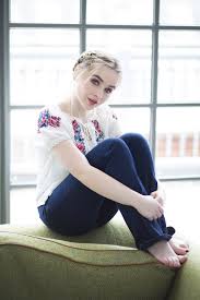 Sabrina Carpenter S Feet Wikifeet Sabrina Carpenter Outfits Sabrina Carpenter Style Sabrina Carpenter