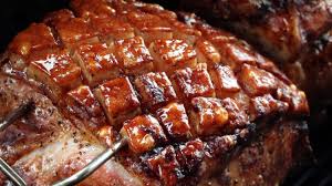Krustenbraten Vom Schweineschinken Im Grill Auf Der Rotisserie Livingbbq De Rezept Krustenbraten Krustenbraten Rezept Braten