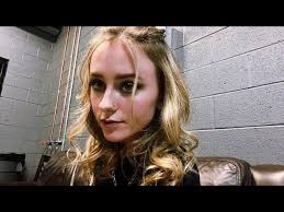 Audra being "gay" for 1 min 48 secs straight....