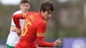 Maillot foot pays de galles enfants domicile personnalisé floqué 20/21. News Colwill Non Plafonne Dans L Equipe Du Pays De Galles Pour L Euro 2020 Ebene Sport