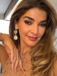 Vanessa Carreira-Coutroulis (@vanessa_carreira) • Instagram photos and  videos