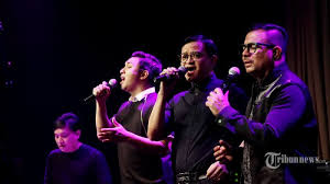 Now we recommend you to download first result kahitna cantik lirik mp3. Lirik Lagu Cantik Kahitna Lagi Naksir Cewek Coba Nyanyiin Lagu Ini Dijamin Klepek Klepek Tribunstyle Com