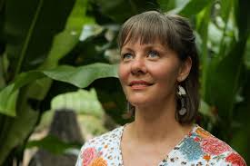 Amanda Wideman's Instagram, Twitter & Facebook