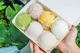 台中冰品推薦 剛好冰果室 走進復古風味的冰果室 好像回到70年代 裡面還有店家珍藏的收藏品 奶酪和冰磚都是老闆娘自已做的