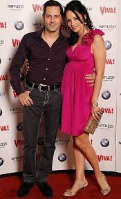 Andreea violeta marin (born 22 december 1974, in roman, neamţ county) is a romanian television presenter and tv personality. Andreea Marin Insarcinata In Doua Luni