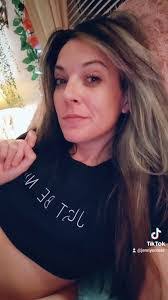 Jenny Cross's Instagram, Twitter & Facebook