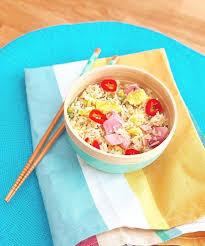 Un Petit Riz Cantonais Avec Une Pointe De Piment Vegetarien Et Quelques Cives Pour Agrementer Le Tout Simple Et Efficace Et Vous Quels Sont Food Breakfast