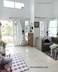Jendela besar yang merupakan salah satu elemen desain ruang tamu minimalis ukuran 3×3, menjadi suplai cahaya untuk tumbuhan dan para penghuni rumah di siang hari. Inspirasi Terbaru Ruang Tamu Dengan Jendela Terbuka Asri Dan Sejuk Homeshabby Com Design Home Plans Home Decorating And Interior Design