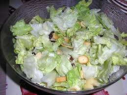 Salade Verte Croutons Allumettes De Jambon Emmental Et Fruits Secs Recette Recette Salade Verte Salade Croutons