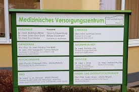 Wolfrum als vorsitzende des preisgerichtes vor. Referenzen Hinweissysteme Signus Werbetechnik In Deggendorf