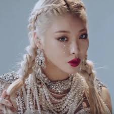 The Best And Brightest K Pop Beauty Moments Of 2019 Pop Hair Kpop Hair Pop Makeup