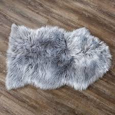 Schaffelle in verschiedenen farben und größen für das wohnzimmer und schlafzimmer. Zczuox Faux Schaffell Teppich Faux Lammfell Teppich Lang Kunstfell Schaffell Imitat Faux Bett Vorleger Oder Matte Fur Stuhl Sofa Fo Schaffell Teppich Lammfell