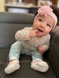 I got this headband as a hand me down and I'm OBSESSED! Does anyone make  flower headbands like this? Please no bows.