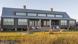 Rezervasyondan sonra telefon numarası ve adresi de dahil olmak üzere tesise ait tüm bilgiler rezervasyon onayınızda ve hesabınızda sunulmaktadır. Waterfront Family Retreat With Coastal Interiors Digsdigs