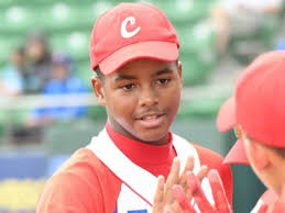 Talentoso prospecto de la pelota cubana abandona el país con tan solo 14  años
