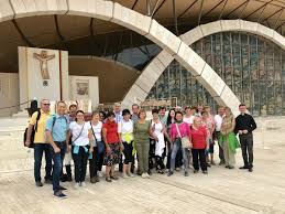 The man standing behind mario in line gave him a shove forward. Gebet Um Einen Neuen Bischof Fur Die Diozese Gurk Am Grab Des Hl Padre Pio