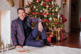 The Many Smiling Faces Of David Bromstad Hgtv S My Lottery Dream Home Hgtv David Bromstad Hgtv Design Star Blogger Design