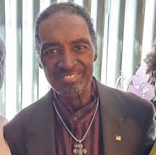 How Charles Barkley Paid a Fan to Annoy Michael Jordan During the 1993  Finals The Washington Bullets fan, now the Wizards, behind Michael Jordan  is Robin Ficker, and he was considered one