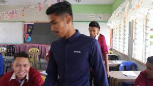 Program kolej vokasional merangkumi dua (2) tahun pengajian di peringkat sijil dan dua (2) tahun lima bulan di peringkat diploma (termasuk on the job training). Cikgu Bukan Benci Gimik Hari Guru Kolej Vokasional Tanah Merah Official Video Youtube
