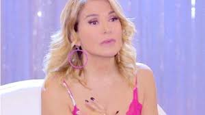 Ma cosa dici? pomeriggio 5 , durante il talk dedicato alla cronaca rosa che vede i personaggi del piccolo schermo protagonisti di barbara d'urso, ha messo a dura prova la pazienza della conduttrice. Barbara D Urso Ospite Si Arrabbia A Pomeriggio 5 Vi Rispondo Male Lanostratv