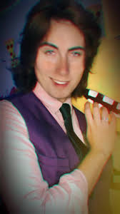 Liam E William Bonecos