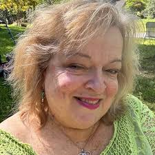 Are there ice cream trucks that still make neighborhood visits?