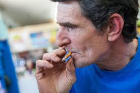 Smoking Proves Hard to Shake Among the Poor