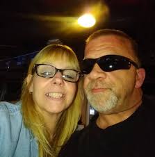 Did anyone experience a strange woman taking a picture of her hand knocking 