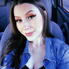 Shalene Evans's Instagram, Twitter & Facebook