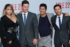 Kali ini ia berperan sebagai li noor dalam film hollywood, mile 22 bersama. Mark Wahlberg Carlo Alban Lauren Cohan Iko Uwais Cl Mark Wahlberg And Iko Uwais Photos Zimbio