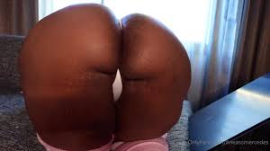 Fineassmercedes ebony big butt solo camshow