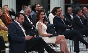 Η έφη αχτσιόγλου (γιαννιτσά πέλλας, 4 ιανουαρίου 1985) είναι ελληνίδα διδάκτορας εργατικού δικαίου, πολιτικός και βουλευτής του συριζα. Efh Axtsiogloy To Mini Forema Eklepse Thn Parastash Sto Zappeio Vid Pics Sportime Gr