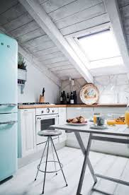 Le Blanc Comme Couleur A Milan Planete Deco A Homes World Idee Amenagement Cuisine Amenagement Cuisine Grenier Renove