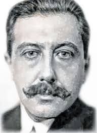 Der Neupriester kniet vor dem Bischof