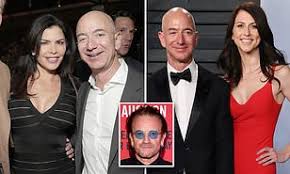 In an email, howard described one of the photos that the after the national enquirer had published the details of bezos' affair with sanchez in january, along with text messages shared between the two. Jeff Bezos Reportedly Shared Wife S Pillow Talk With Lover Lauren Sanchez Daily Mail Online