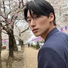 Erin Bragg (@ErinBragg)