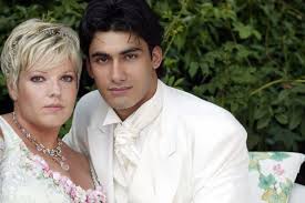 1994 yılında gösteri tina kieffer katıldı il fera beau demain üzerinde tf1 sonra oyuna ev sahipliği, pyramide. Laurence Boccolini Et Mickael Fakailo 18 Ans