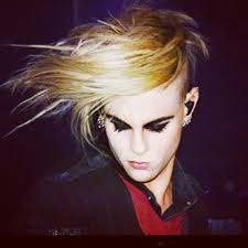 tommy joe ratliff!! sexiest bass guitar player ever :D yumm