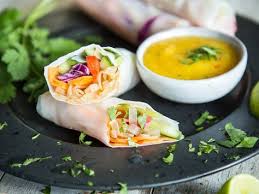 Leicht Und Knackig Veggie Sommerrollen Mit Mango Dip Rezept Einfache Gerichte Mango Dip Sommerrollen
