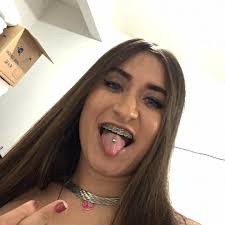 Stream Monique Rodrigues music