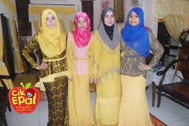 Manakan tidak, walau sudah tidak bercakap dan bertegur sapa namun tetap terpaksa juga bila dah gaduh dengan rakan sekerja, walaupun diri sendiri yang menang namun semangat untuk berkerja bersama sudah tidak ada lagi. Cik Epal Saman Carl