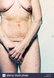 Nackte Schönheit Porträt von alte Frau Stockfotografie - Alamy